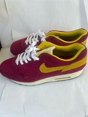 Nike Air Max size 11.5 No Box, smoke and pet free home. Gently used